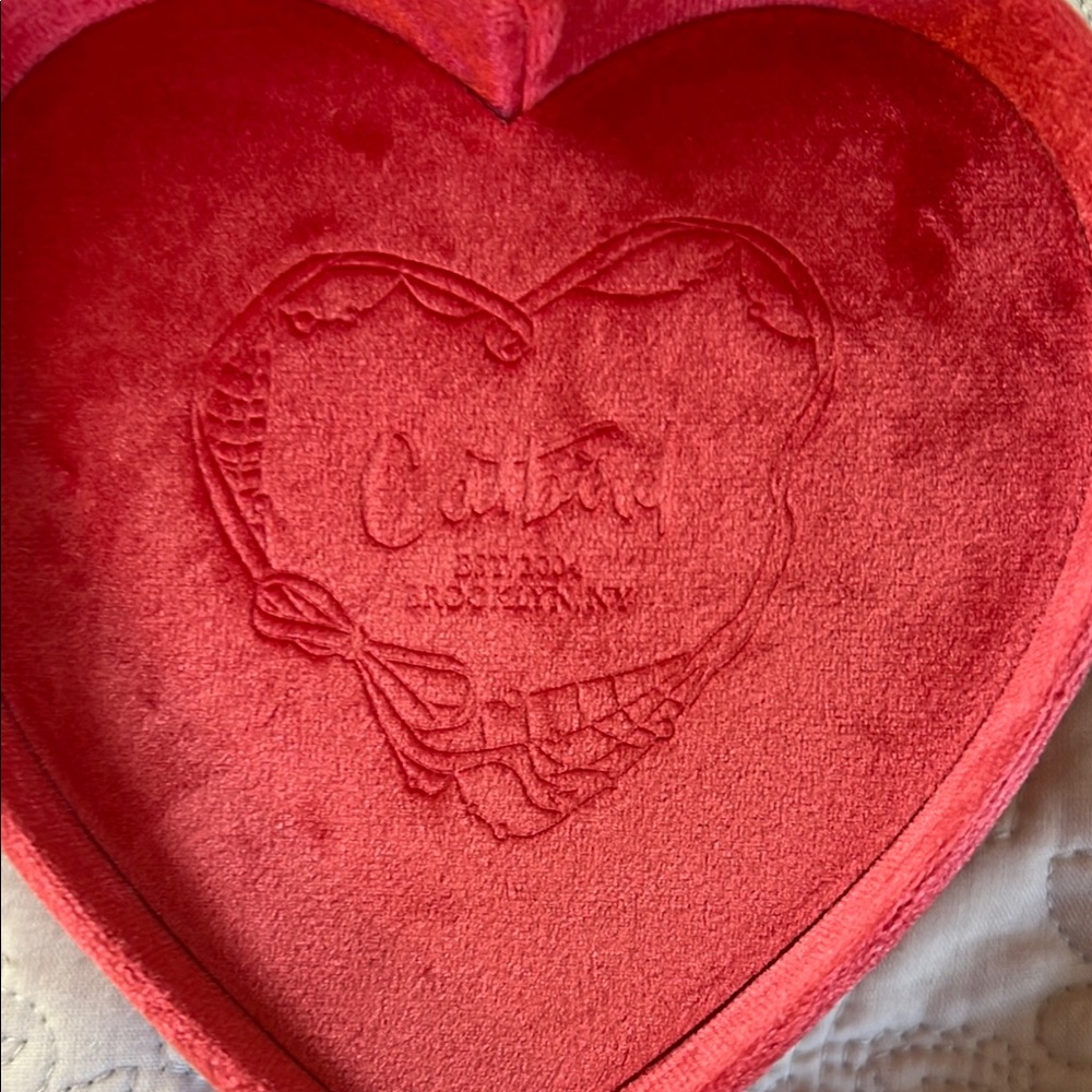 Catbird Heart-Shaped Red Jewelry Box - NEW!!! - Picture 6 of 8
